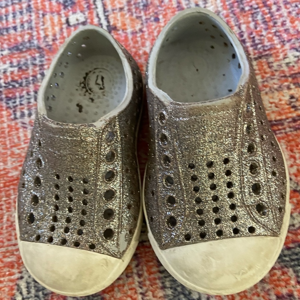 Native size 5 silver glitter shoes